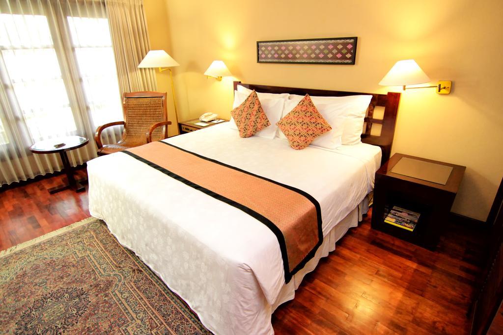 Singgasana Hotel Surabaya Cameră foto