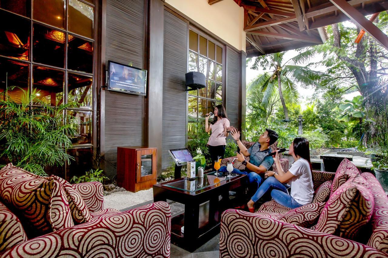 Singgasana Hotel Surabaya Exterior foto