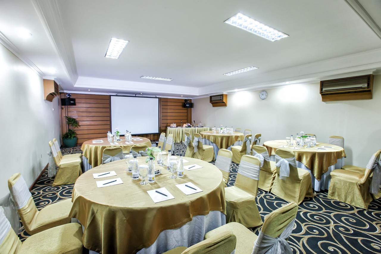 Singgasana Hotel Surabaya Exterior foto