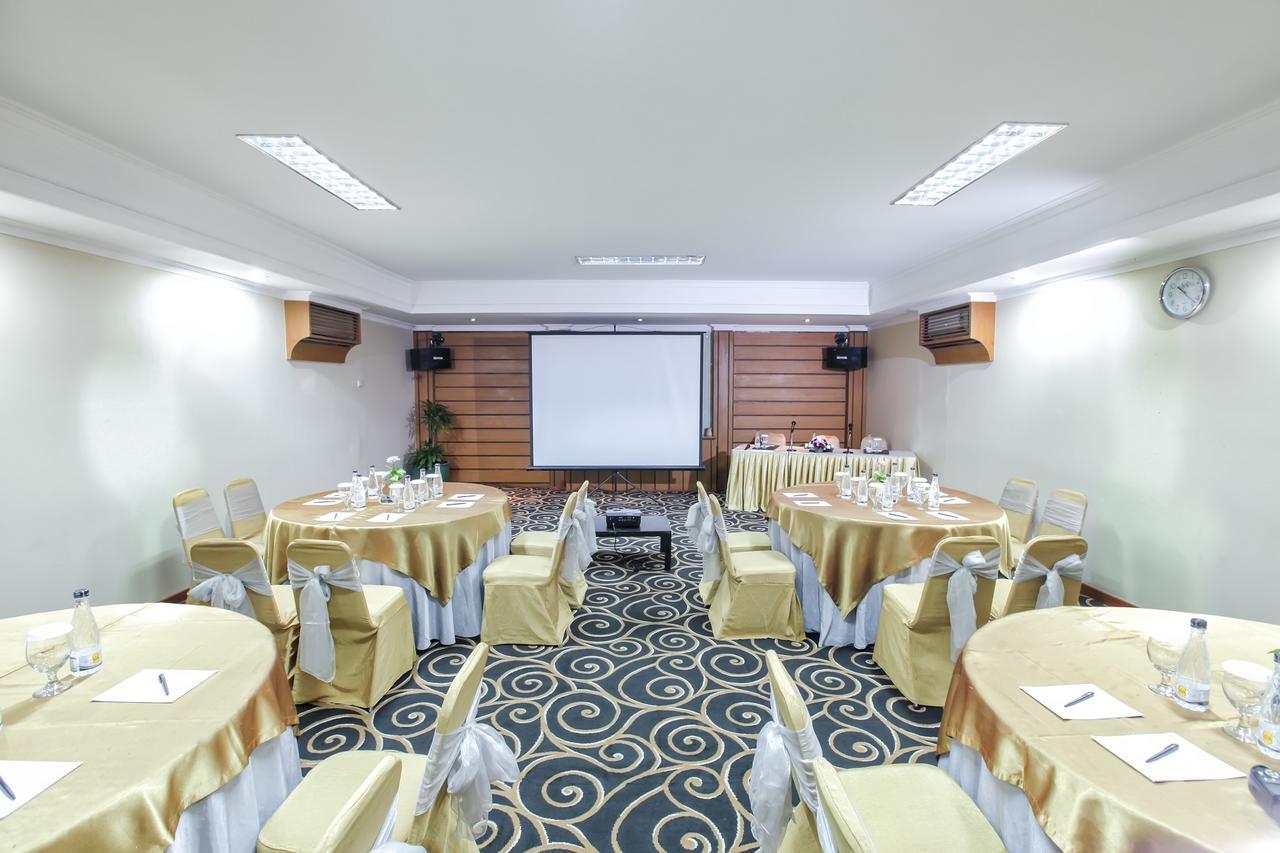 Singgasana Hotel Surabaya Exterior foto